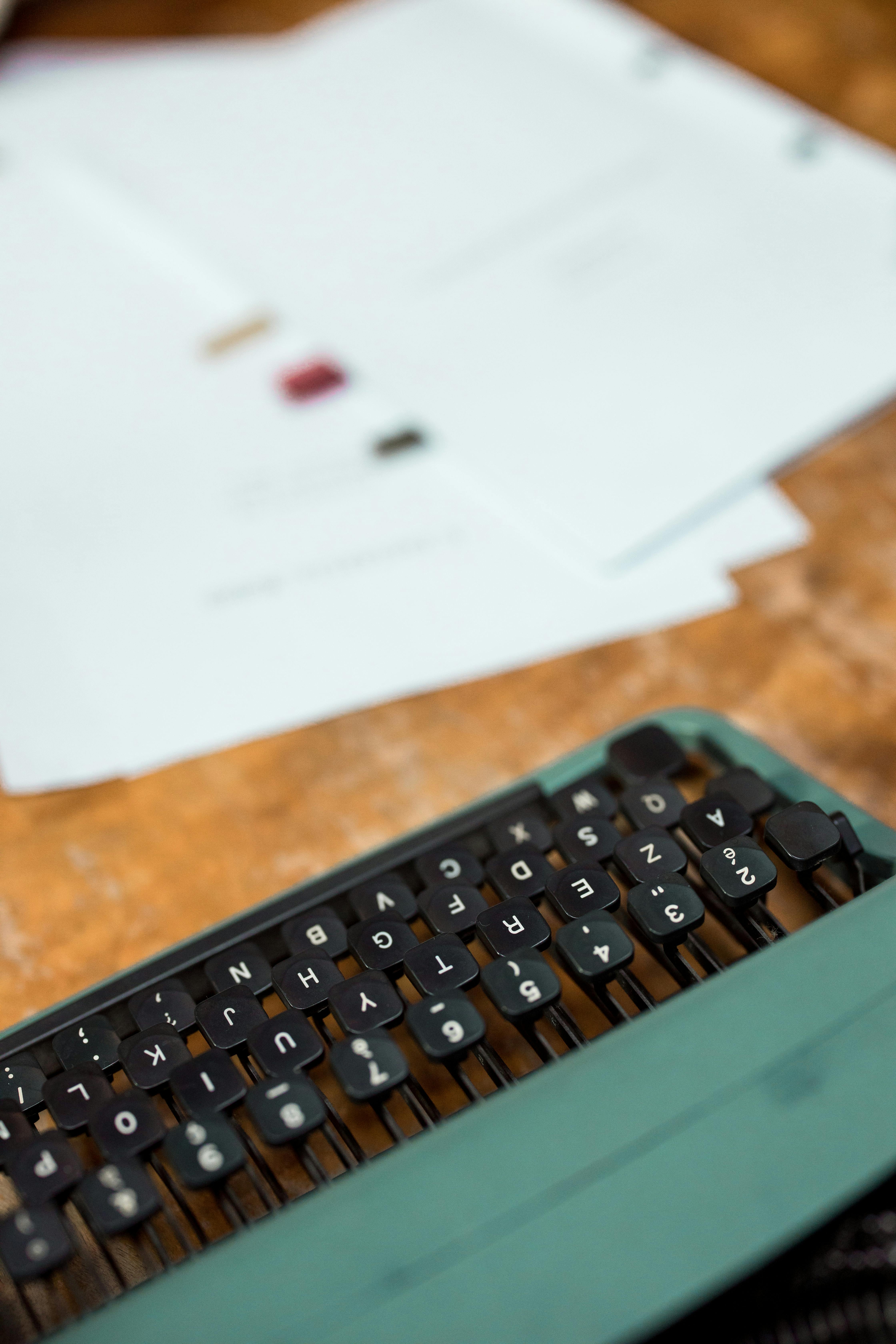 Vintage typewriter on a desk — website copywriting for Canadian businesses